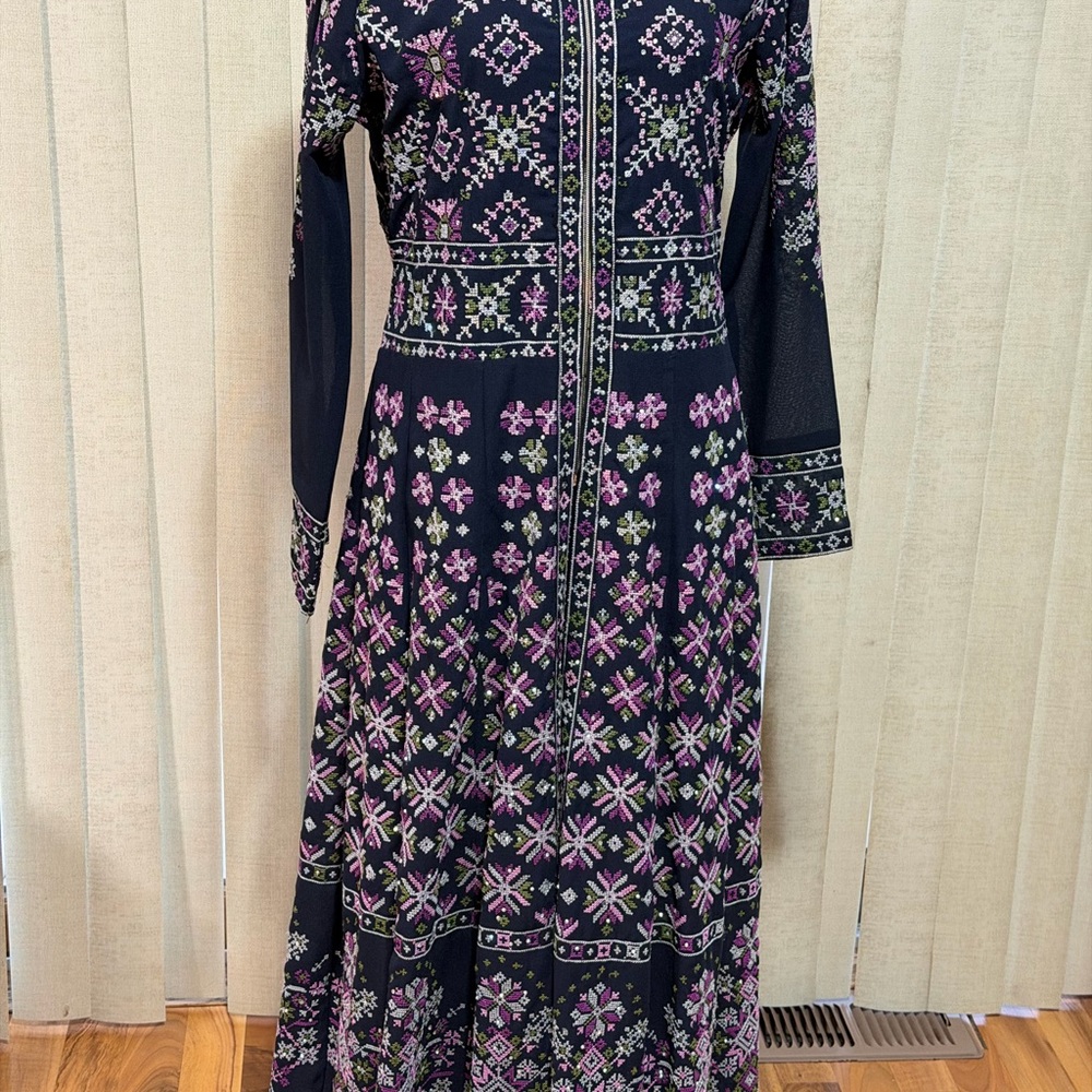 Elegant Black and Pink Embroidered Dress middle eastern Arabic thoup